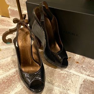 NWT. Banana Republic Codie Snake Wedge. Leather upper.  Man made Sole